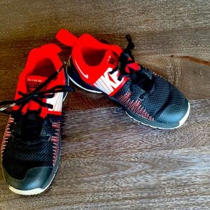 Nike kids hustle sneaker